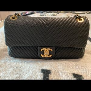 Chanel Suprique chevron Calfskin leather handbag